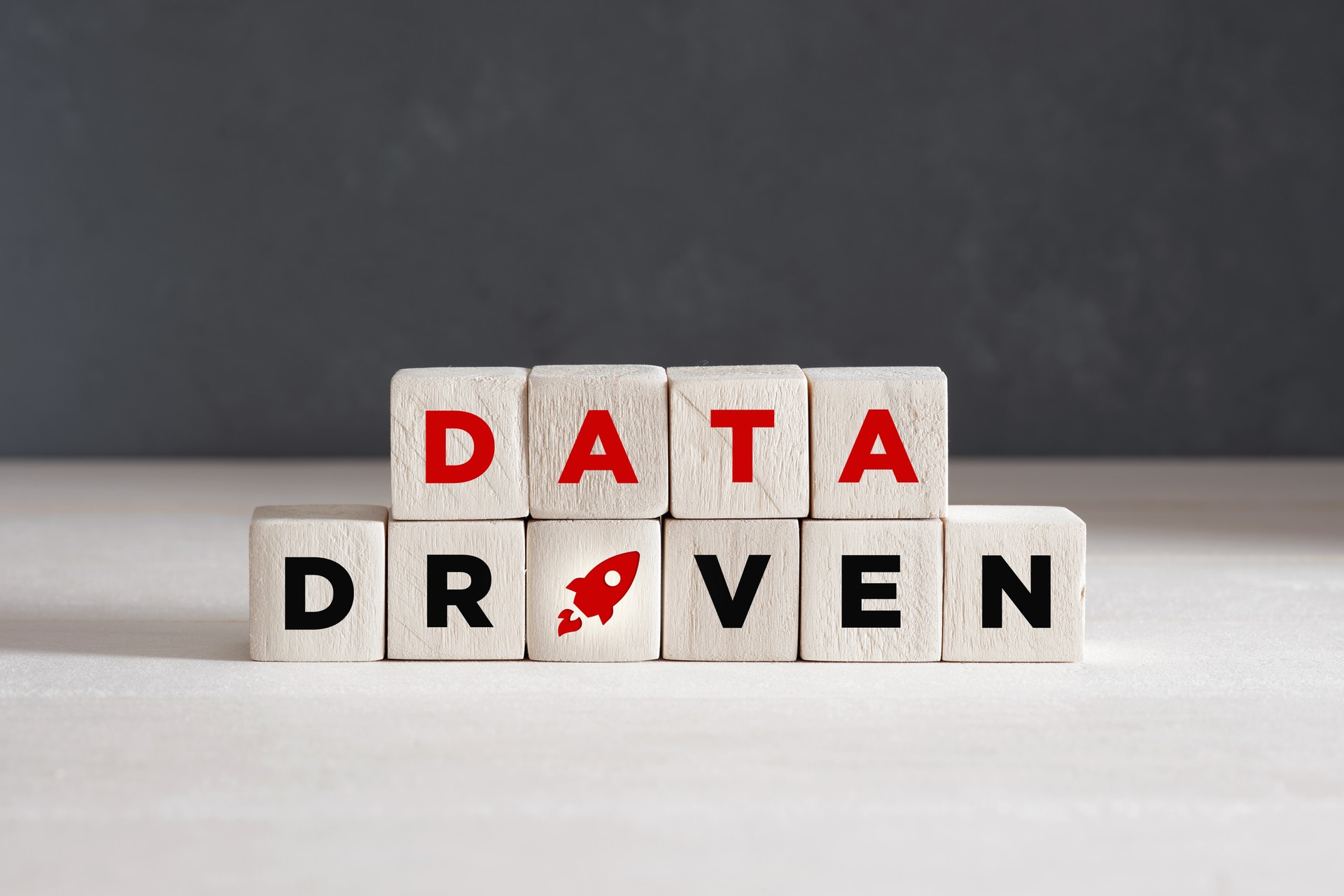 Conceito de marketing orientado por dados. Big data ou business analytics, tecnologia de marketing personalizada e contextual.
